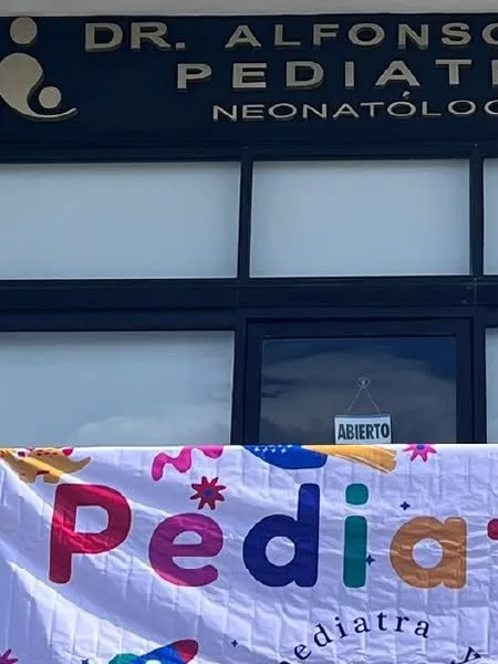 Fachada del consultorio del Dr. Alfonso Díaz, pediatra y neonatólogo, en Los Héroes, Mérida